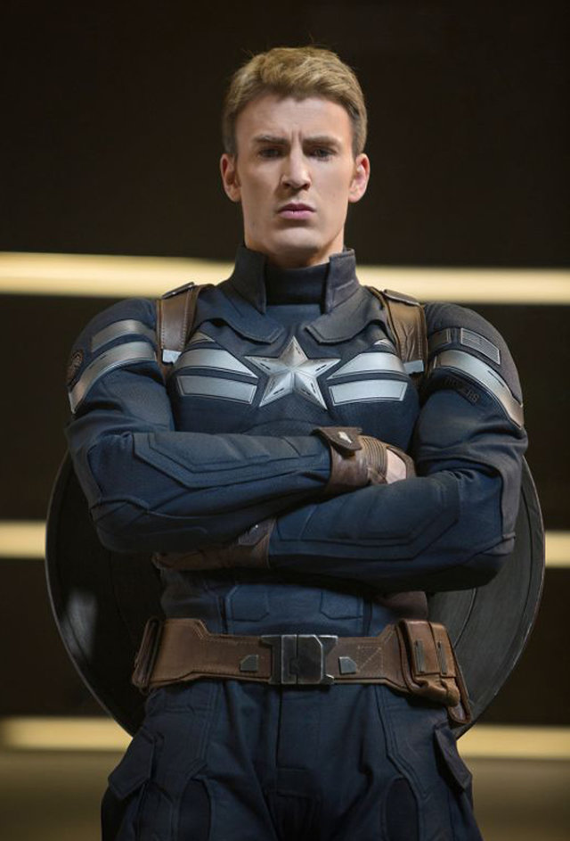 Костюм в Marvel's Captain America: Winter Soldier (2014) может выглядеть так, будто он сделан из кевлара, но на самом деле это эластичная ткань с принтом в виде экрана